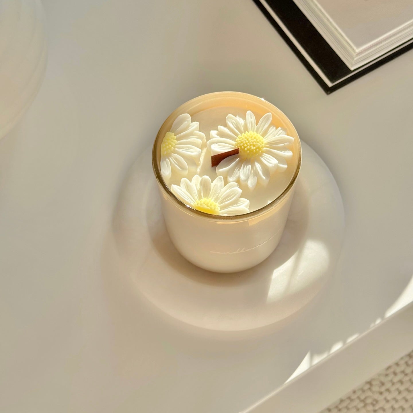 Daisy Yuzu Candle